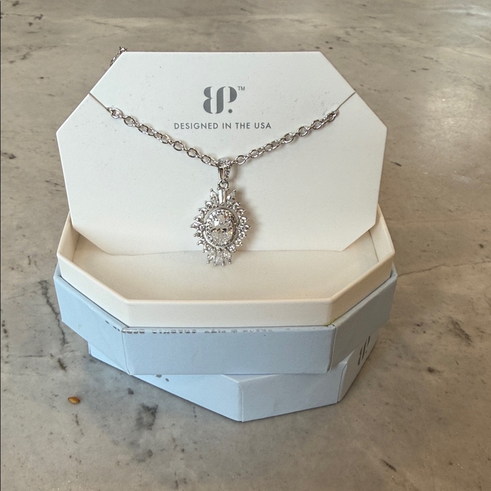 Bomb Party - Sterling Silver Oval Halo Pendant Necklace - Silver